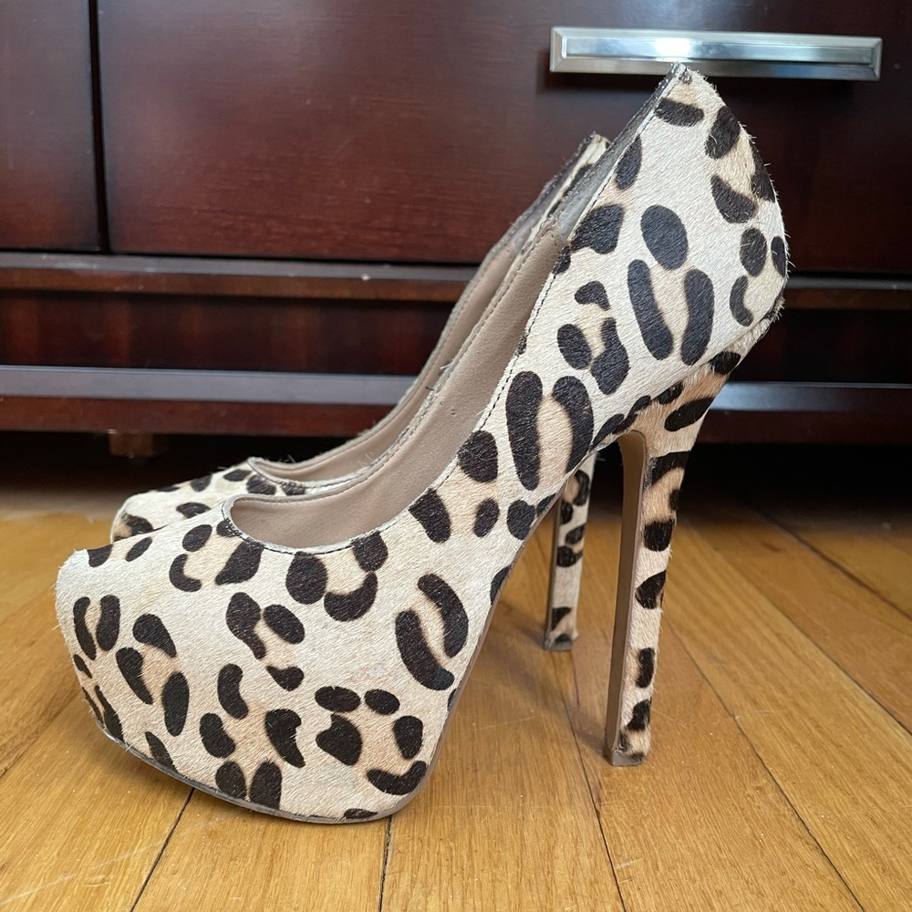 Steve Madden Leopard Print Pumps